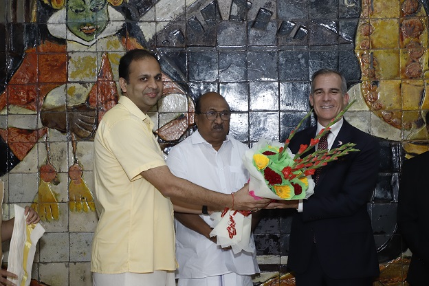 Spl Representative of Govt. of Kerala Prof. K.V. Thomas and Kerala House Resident Commissioner Shri Saurabh Jain extend Onam greetings to US Ambassador to India Ambassador Eric Garcetti in Kerala House